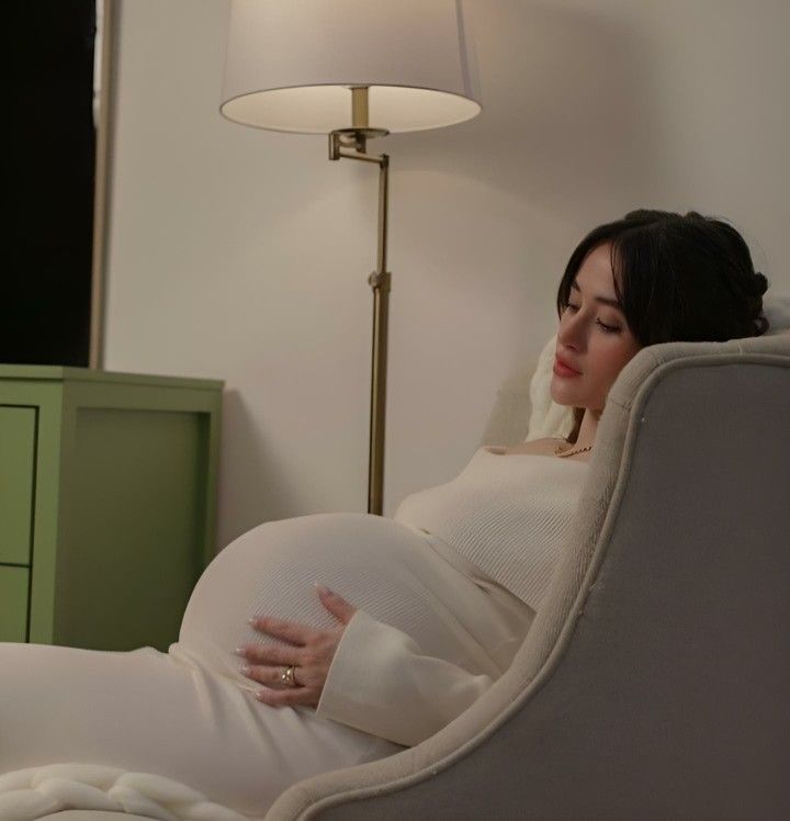 هل قلة النوم من اعراض الحمل بولد